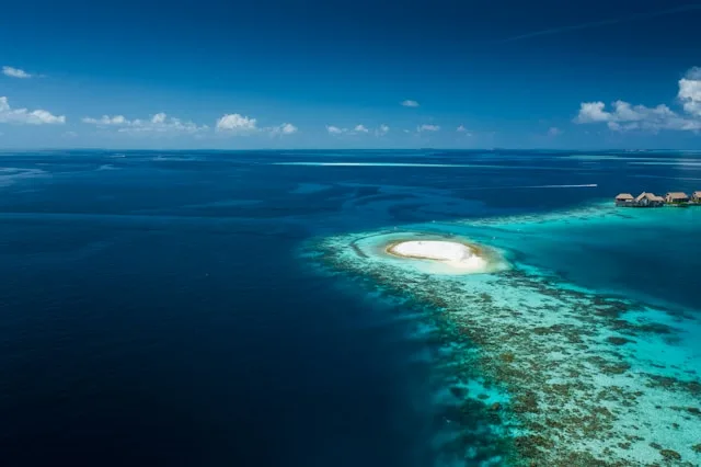 male atoll sandbank