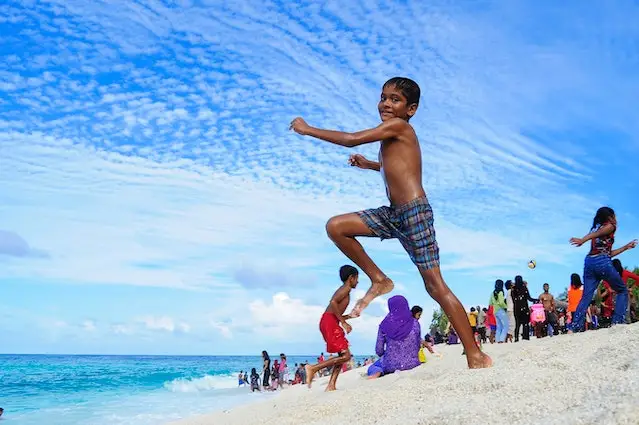 Dhiffushi Island beach