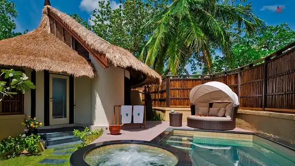 Banyan Tree Vabbinfaru Maldives beach pool villa