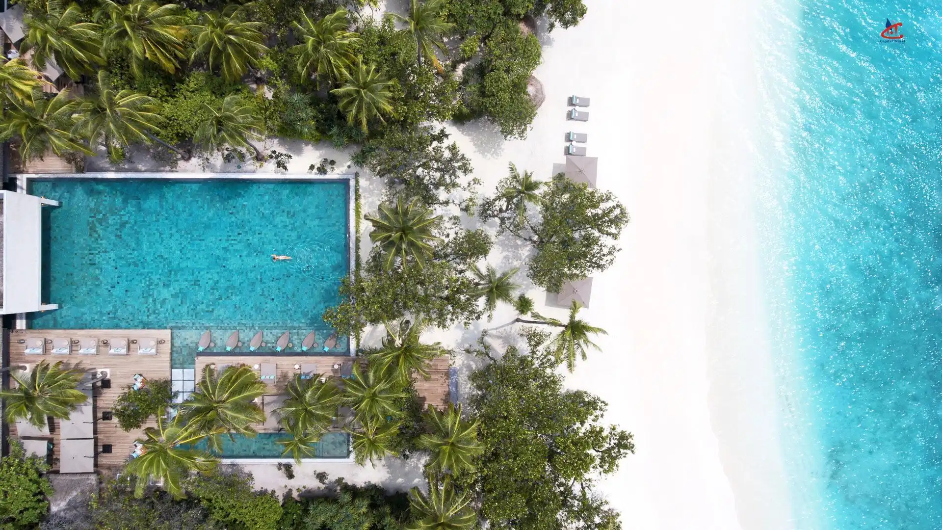 Vakkaru Maldives pool
