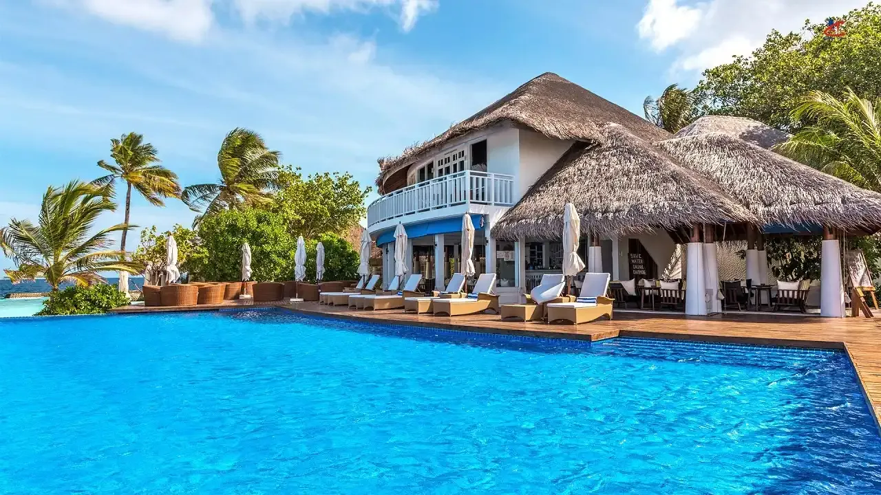 Amaya Kuda Rah Maldives Resort pool