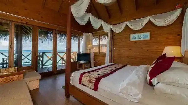 fihalhohi island resort water room