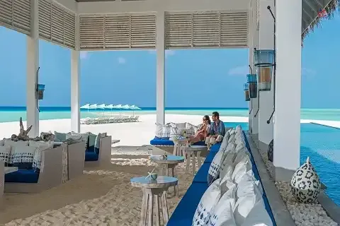 Four Seasons Resort Maldives at Landaa Giraavaru Beach Pool
