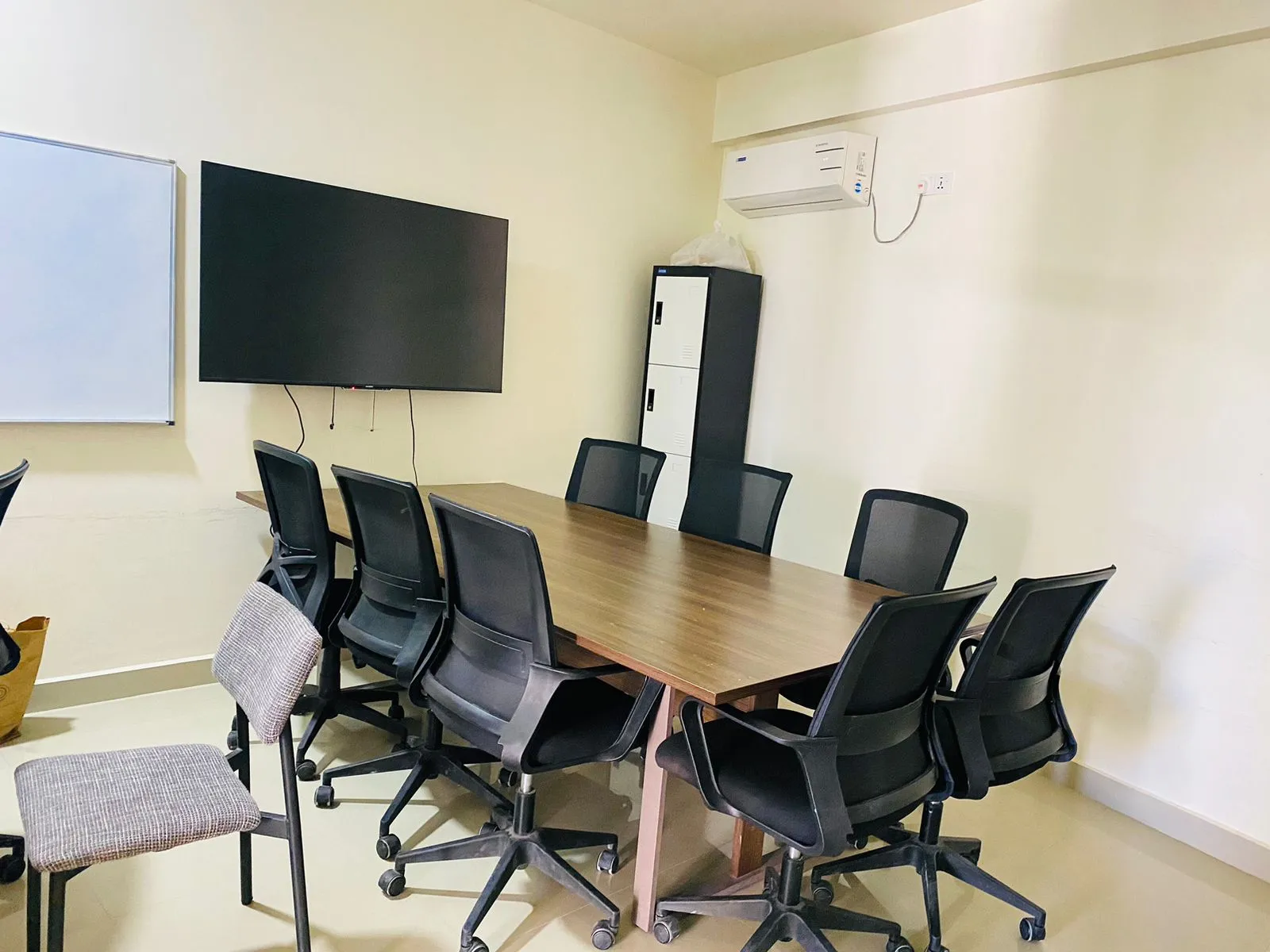 yuvi business center - Yuvi Blue Maldives, Himmafushi