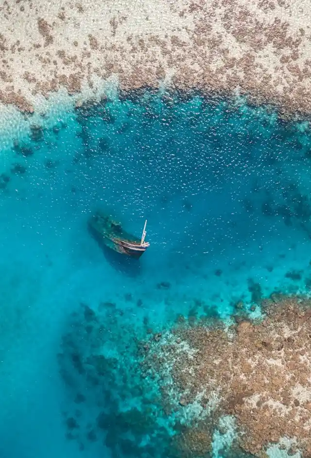 vaavu shipwreck excursion - Maldives activities